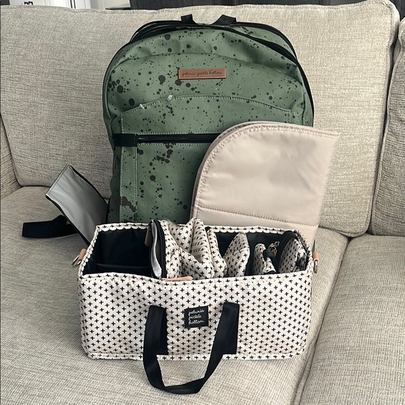 Petunia Pickle Bottom Provision’s 2 in 1 backpack, Inter-Mix cubes & change pad - Picture 7 of 11